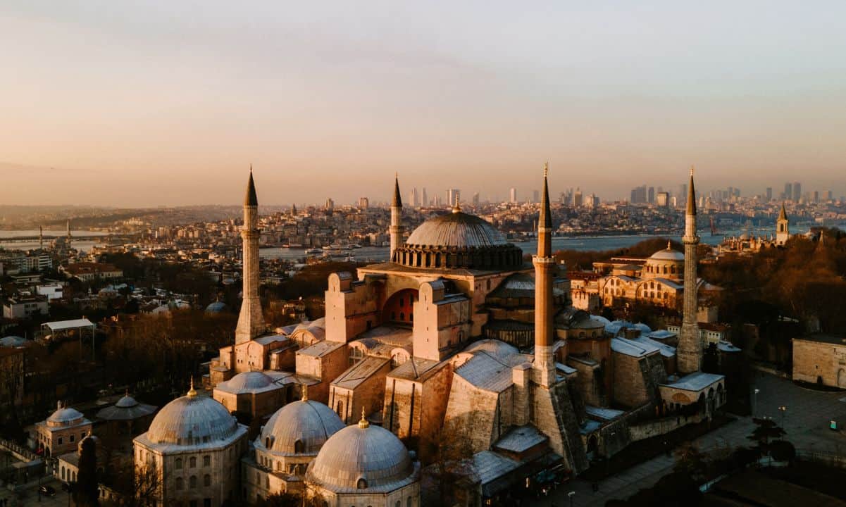 Meme Tokens Surge Past Bitcoin in Turkish Trading Activity This Year