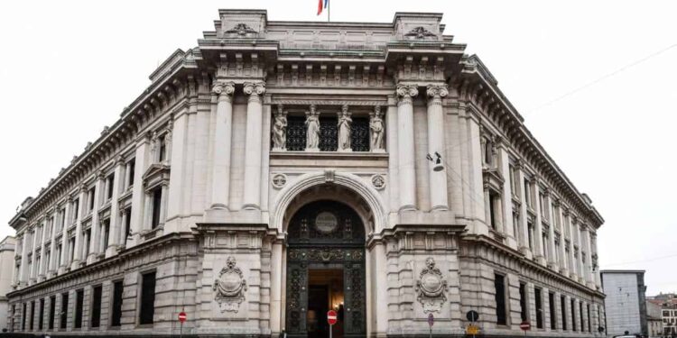 Bank of Italy Calls Bitcoin P2P Services 'Crime-as-a-Service' Amidst Growing Acceptance