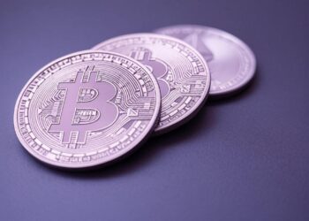 Bitcoin ETFs Bleed $226M While Ethereum Funds Feast on $130M Windfall