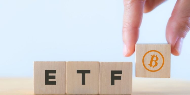ETF Weekly Recap: Bitcoin ETFs Lose Almost a Billion Dollars in 5th Successive Week of Outflows