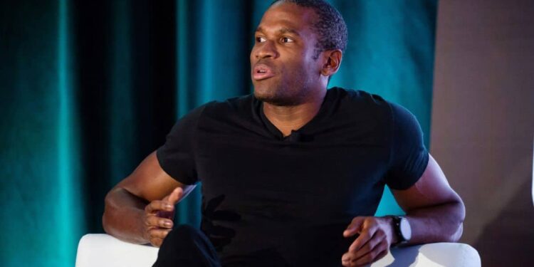 Arthur Hayes Doubles Down on Bitcoin Dip-Buying as BTC Drops to $74K
