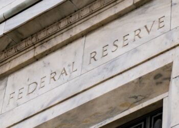 Fed Chair Signals Looser Crypto Oversight as Digital Assets Go Mainstream Fast