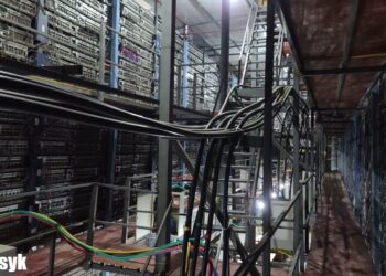 ONE OF THE BIGGEST GPU MINING FARMS I'VE EVER SEEN…