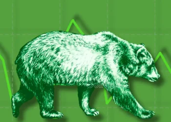 Peter Schiff Warns of S&P 500 Bear Market and Inflation Impact, Bitcoin Struggles as Gold Soars in 2025
