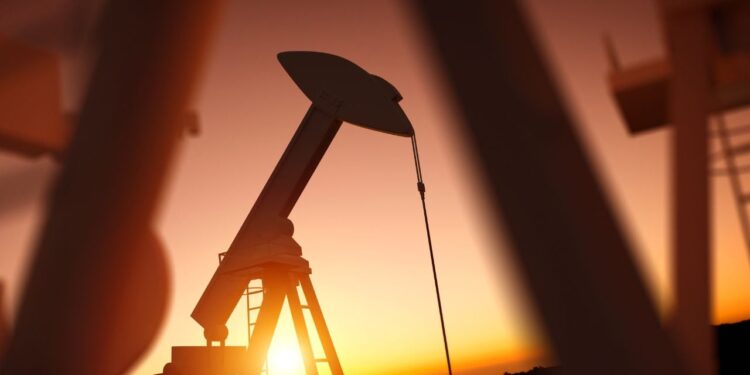 Oil Markets on Knife-Edge With Brent Poised for Violent Breakout Amid War Fears