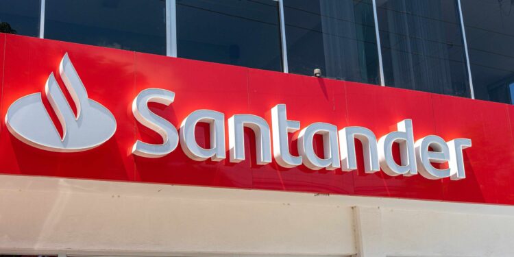Santander Targets Crypto Payment Flows With Stablecoin Strategy