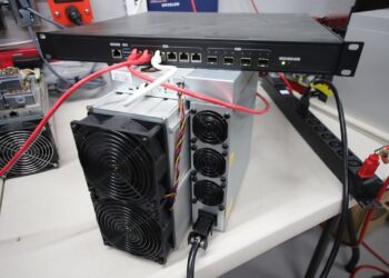 Does Bitmain have a DEVFEE on their new Antminer S21?