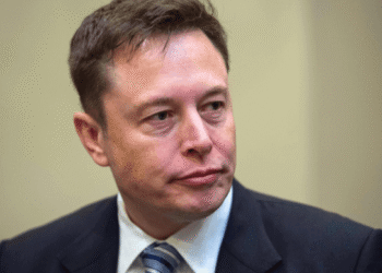 Elon Musk announces his