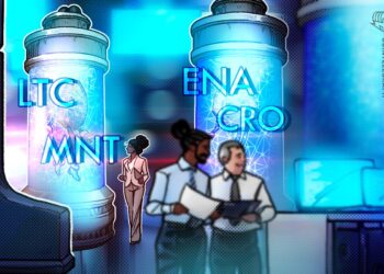Bitcoin slumps, but LTC, CRO, ENA, and MNT remain strong on the charts