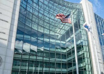 Coinbase Urges Court Action After SEC Watchdog Confirms Lost Gensler Texts