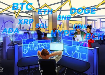 Bitcoin Range Trades As Altcoins, Spot BTC ETF Sell-off