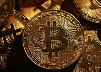 Bitcoin dominance dips to 23.6 fib level, signals potential altcoin rotation