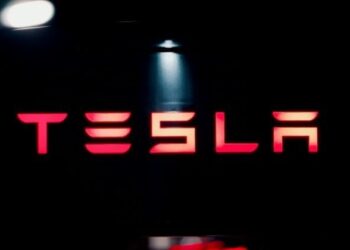 Tesla stock extends losses pre-market as selling pressure accelerates