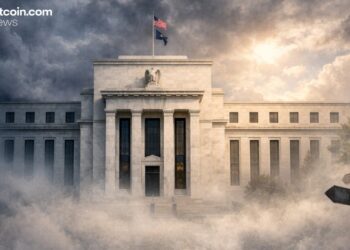 Bitcoin Enters Correction as Geopolitical Tensions and Fed Succession Uncertainty Rise