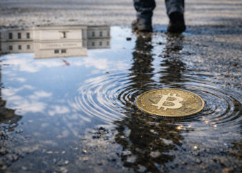 Bitcoin dances to the beat of Trump and Powell's political drama