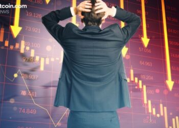 Altcoin Market Cap Slides Below $1T as Trump’s 15% Global Tariff Threat Rattles Investors
