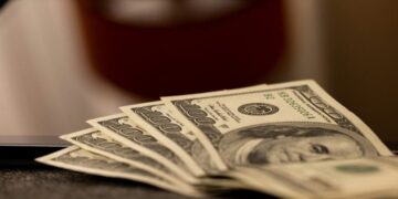 Bitcoin holds steady as inflation stays sticky and growth slows