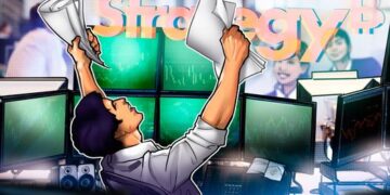 Strategy stock beats Bitcoin after rising 25% in a month: BTC bottom in?