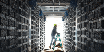 Expert Flags Bitcoin's First Hashrate Bear Market as Network Sheds 145 EH/s