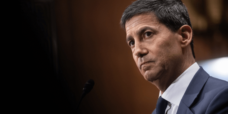 New Fed Chair Kevin Warsh Ditches Rate Signals, Bitcoin Slides as Nasdaq Bounces 1.5%