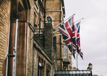 Binance and CZ Sued for $200 Million in UK Over 'Unauthorized' Derivatives Sold to 1,700 Traders