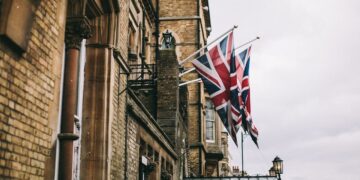 Binance and CZ Sued for $200 Million in UK Over 'Unauthorized' Derivatives Sold to 1,700 Traders