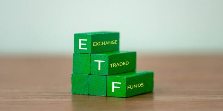 Fidelity’s FBTC Leads $222 Million Bitcoin ETF Rebound After 10 Days of Outflows