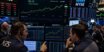 SOL faces selling pressure as ETF inflows slow and futures sentiment weakens