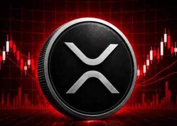XRP Falls Below $1 as Experts Recall Bitcoin's 470 ‘Death’ Calls