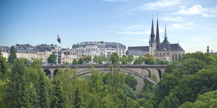 Spanish Banking Giant Cecabank Takes Crypto Custody Push to Luxembourg – Bitcoin News