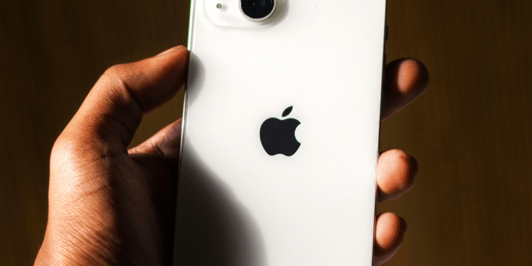 Apple Cash's Banking Partner Tightens ID Rules, Keeps Crypto Ban