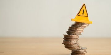 Experts Warn of Systemic Risks as Crypto Lending Vaults Cross $10B